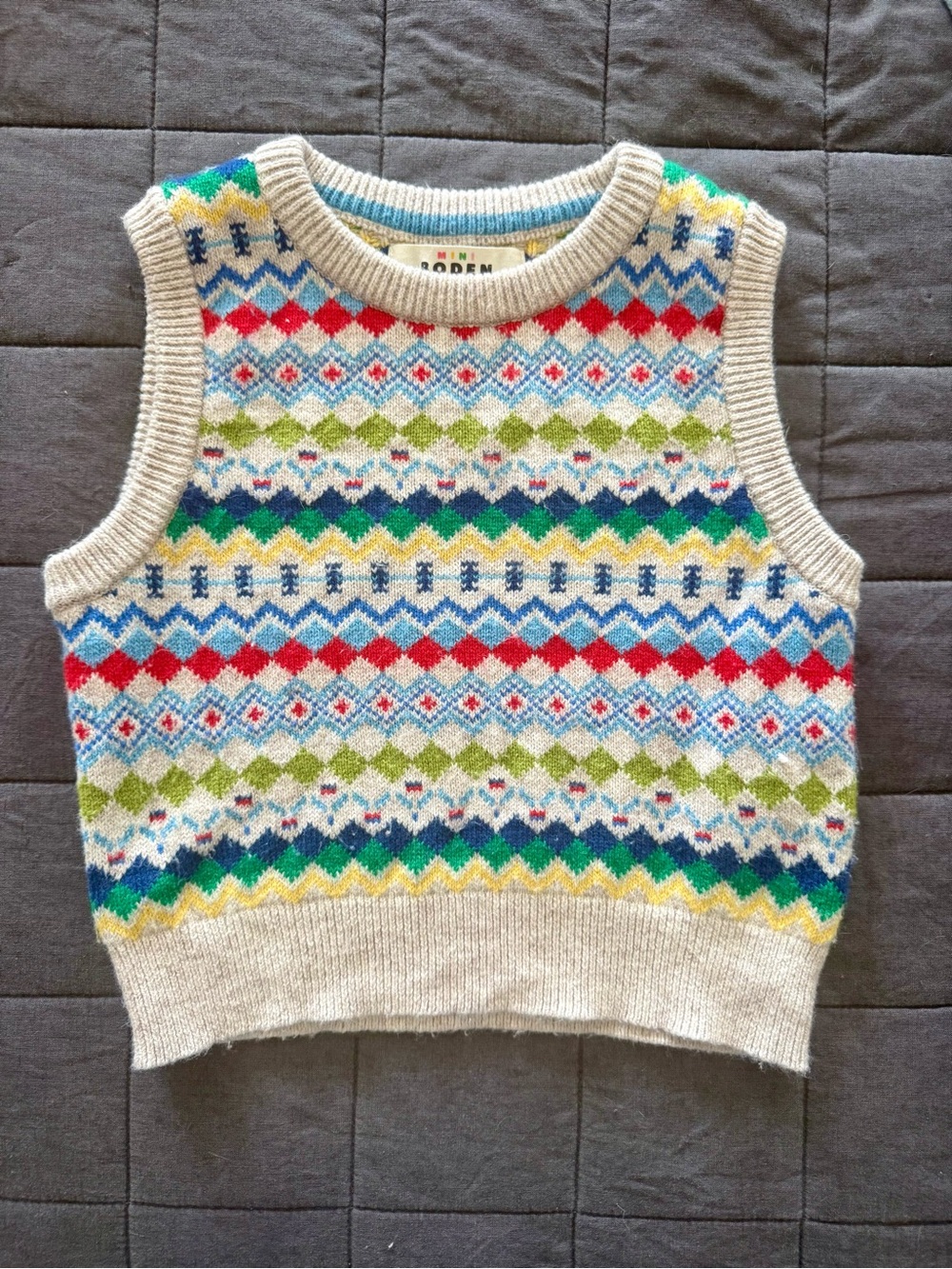 Mini Boden 4-5yr Cream Fair Isle Knit Vest with Red, Blue & Green Pattern